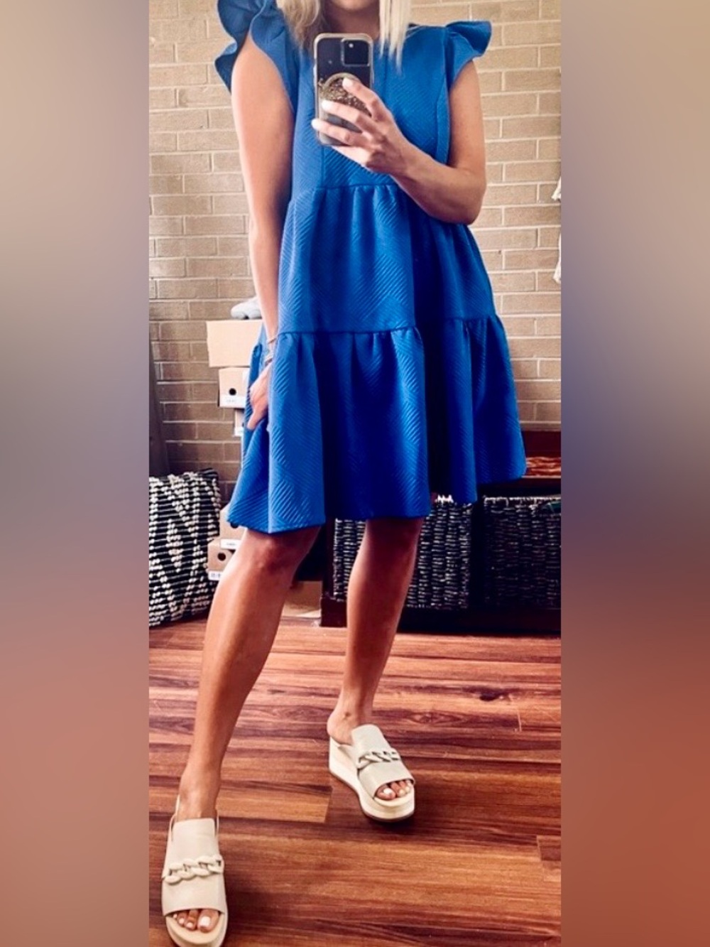 Umgee Royal Blue Textured V-Neck Dress
NWOT such a perfect color!💙